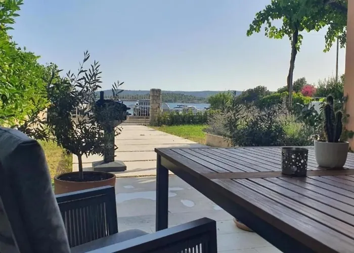 Seafront Oliva * توراني