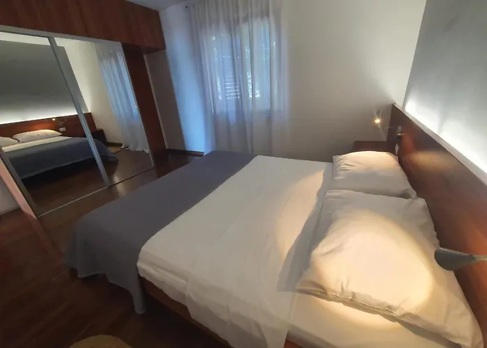 Seafront Oliva Villa Turanj