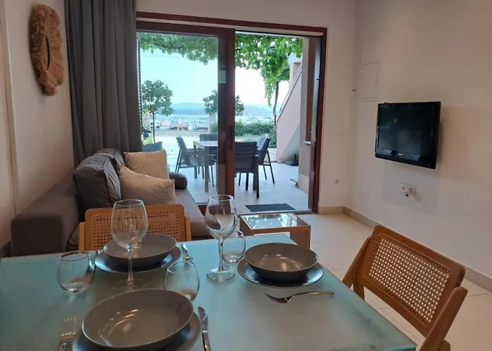 فيلة Seafront Oliva