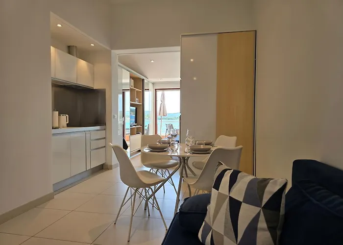 فيلة Seafront Oliva