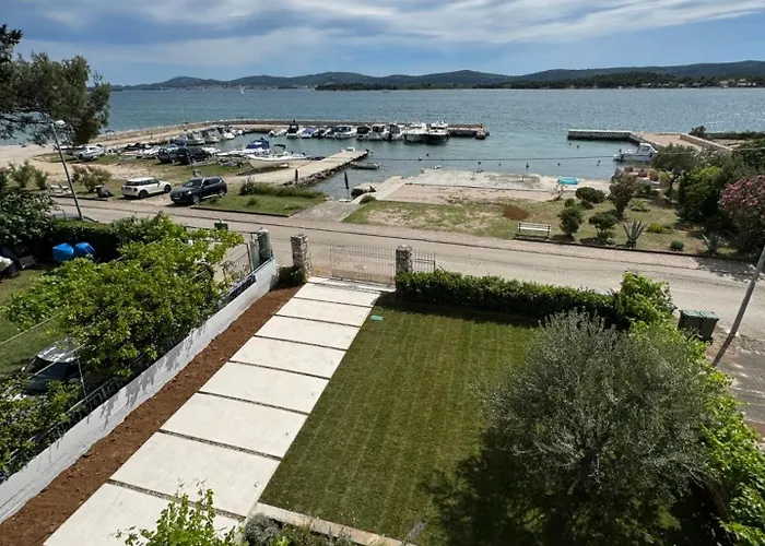 Seafront Oliva فيلة *