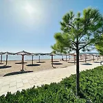 Seafront Oliva 别墅 *